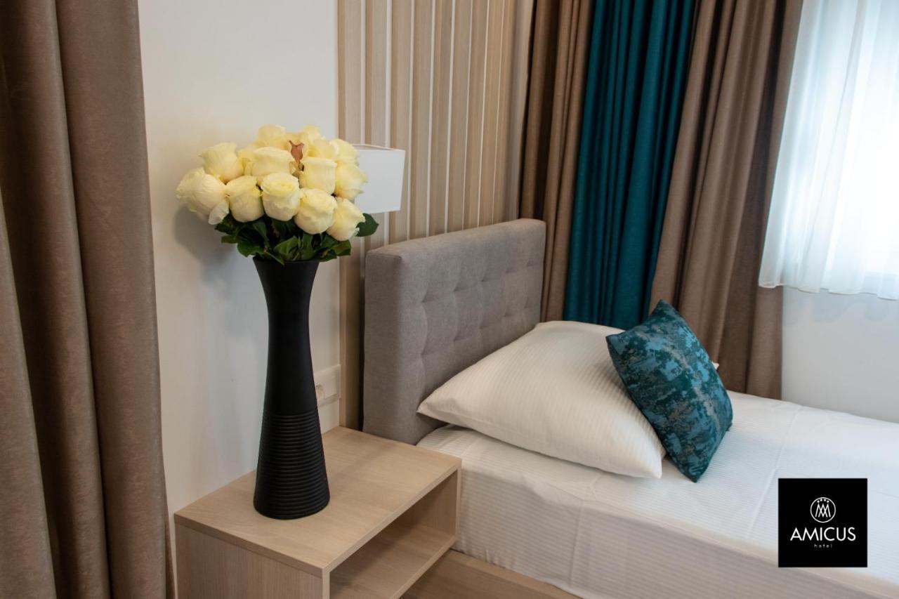 Amicus Hotel 4*