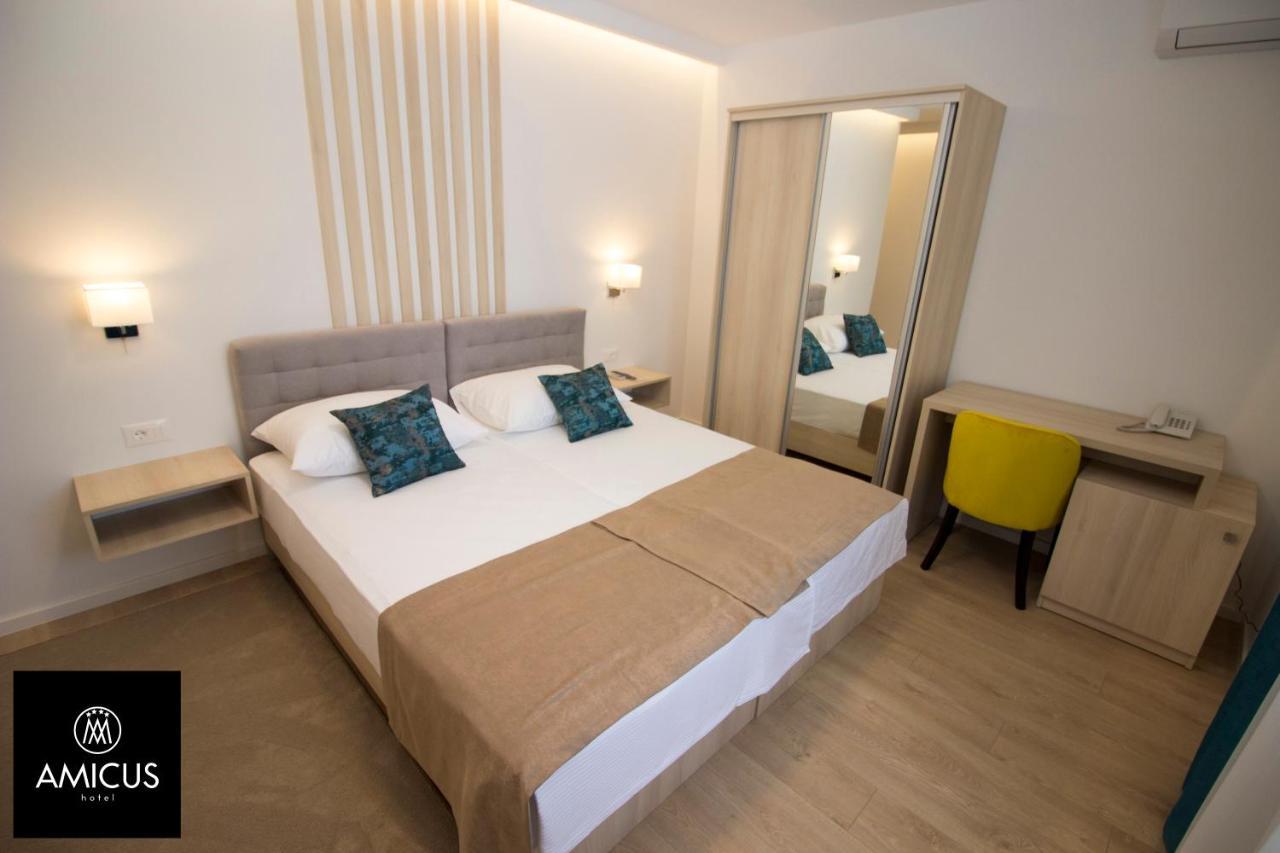 Amicus Hotel